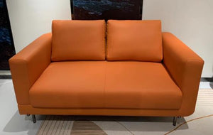 Modern orange 2-seater sofa with scratch-resistant tech leather and metal legs, suitable for contemporary home or office spaces 現代橙色雙人沙發，耐刮科技皮，金屬腳座，適合現代家居或辦公空間