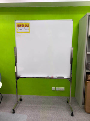 [陳列品] 鋁邊雙面磁性白板 (配 H 型鏡鋼有轆腳架)